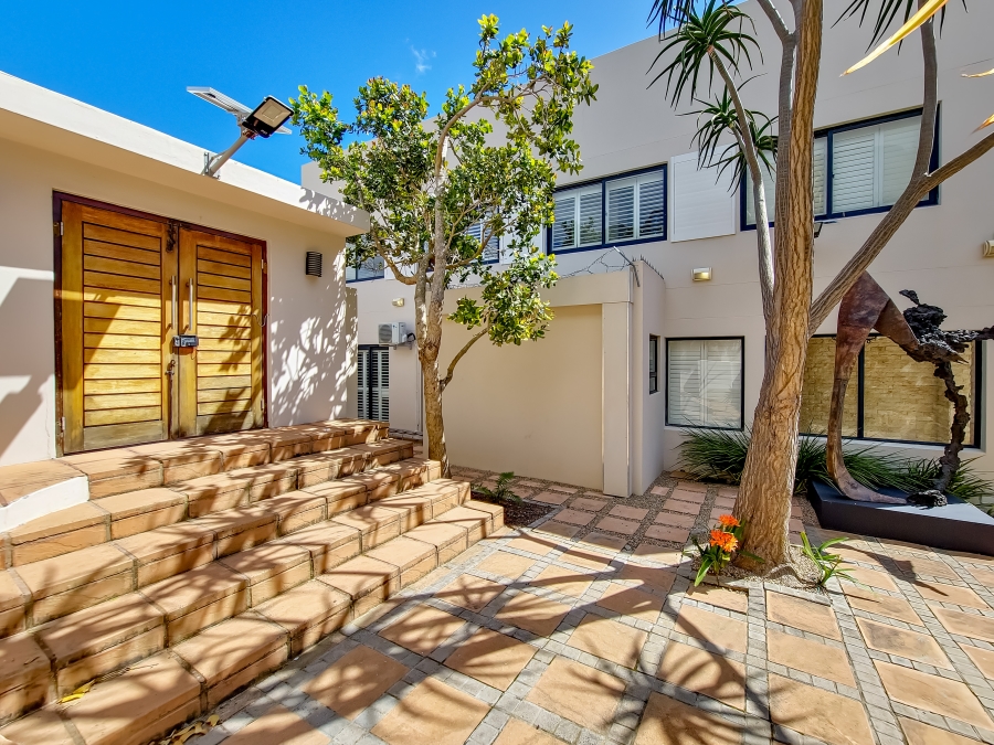 To Let 7 Bedroom Property for Rent in Camps Bay Western Cape